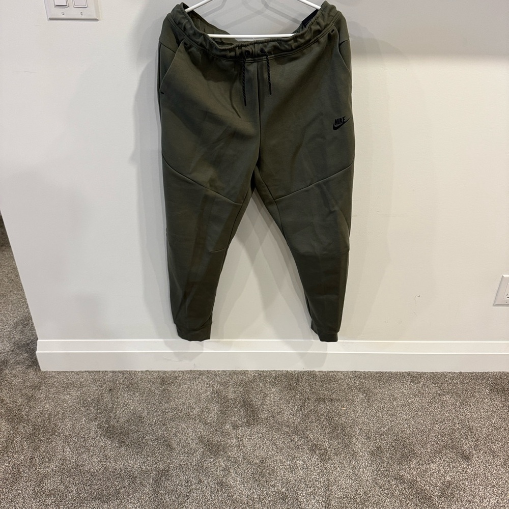 Nike Men's Dark Green Joggers